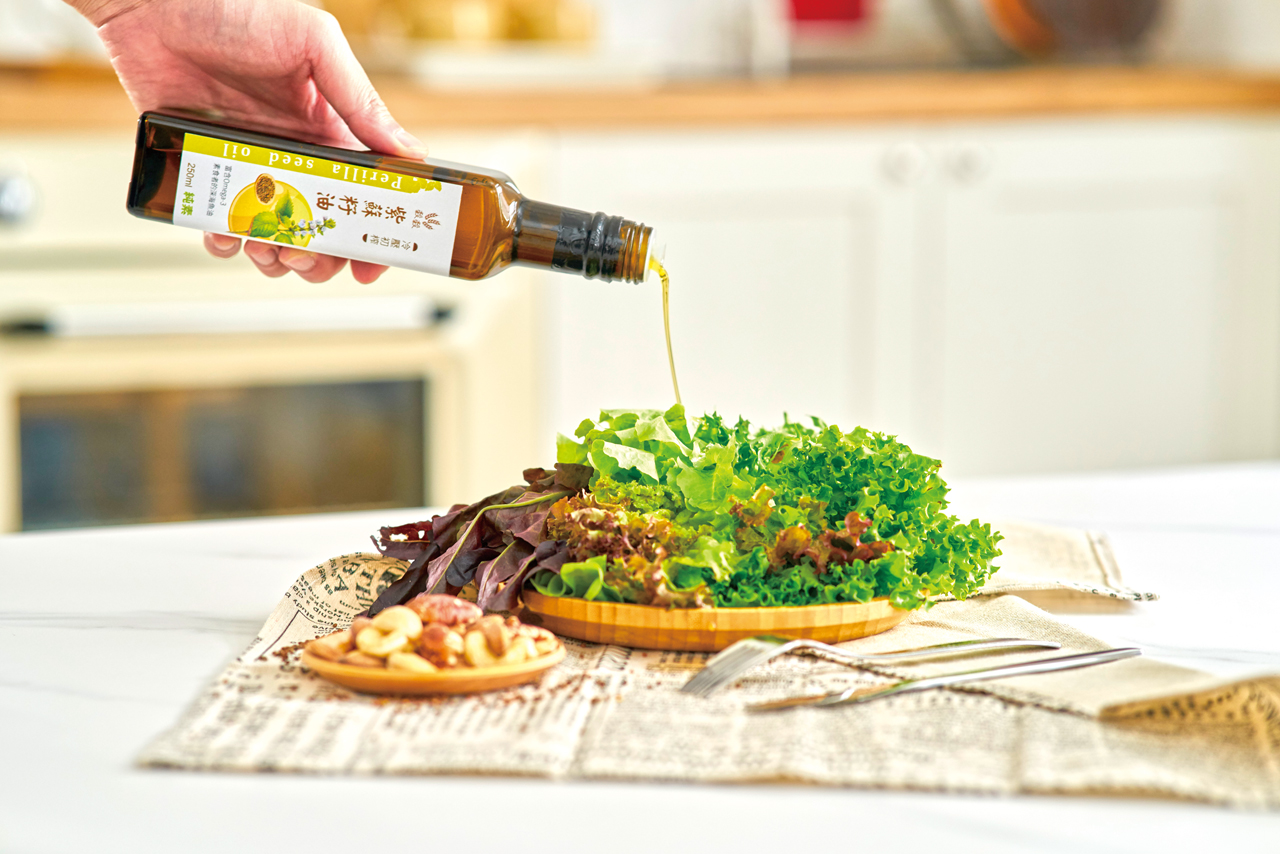 植物油中排名第一的紫蘇油，Omega-3含量高達50%~70%，是目前發現天然植物油中，脂肪酸含量最高的。黃昱攝影