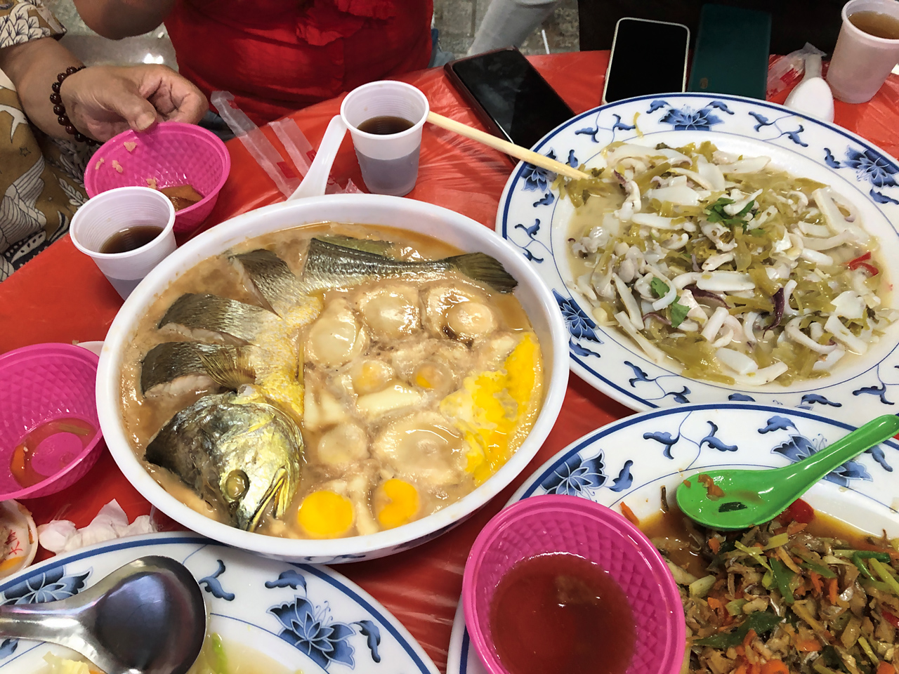 大陳道地料理：黃魚紅糖蒸蛋、花枝炒酸菜等。