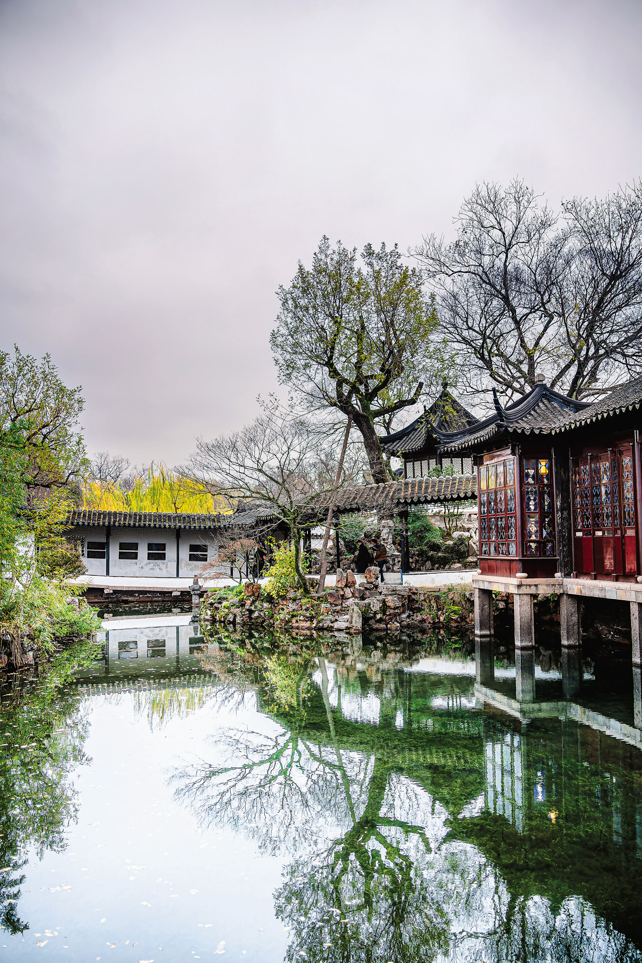 蘇州拙政園是著名的中國古典園林。Adobe Stock