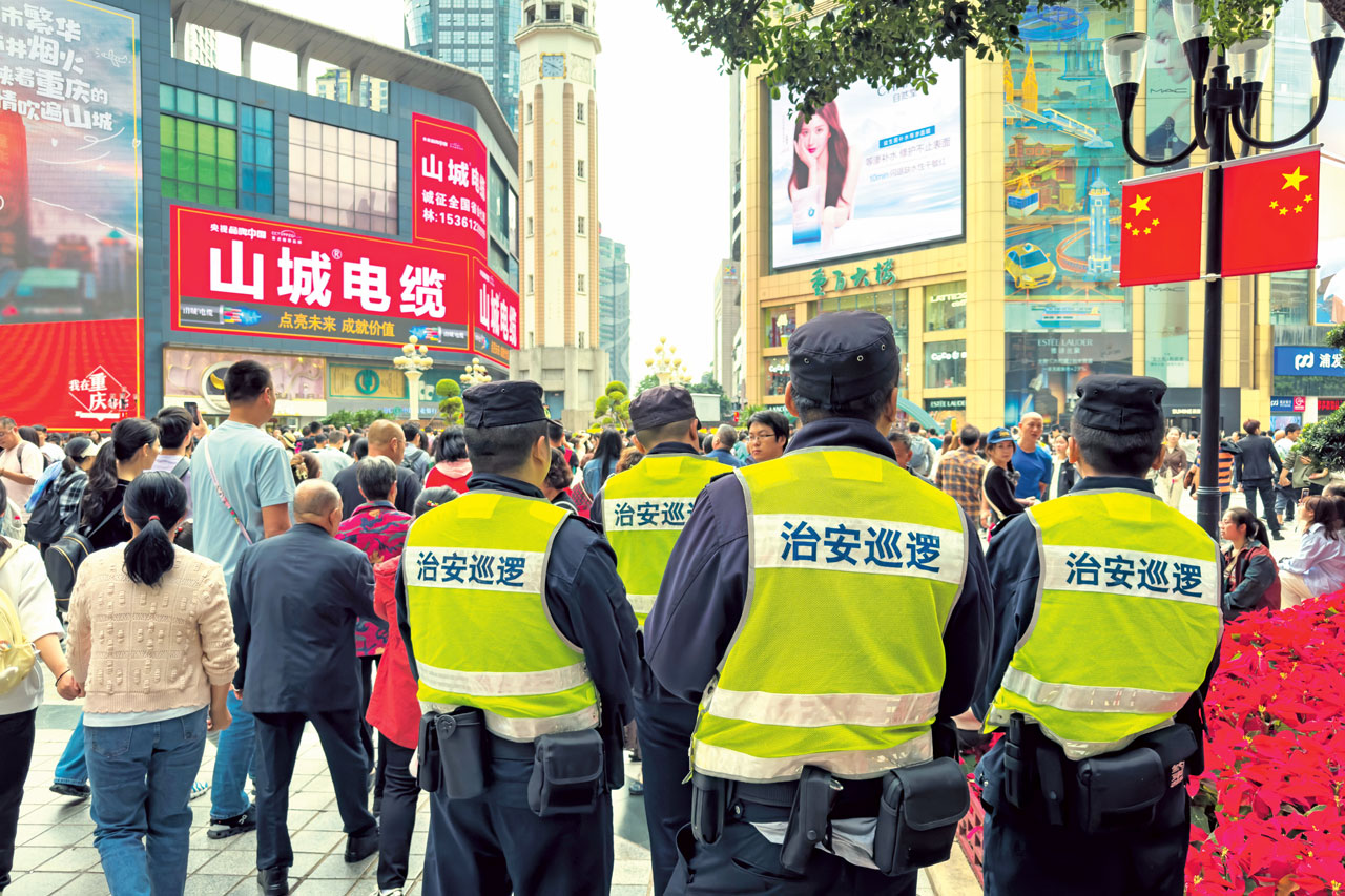 中國十一長假期間，各地增派執法人員密集巡視，就怕有任何敏感行為出現。Getty Images