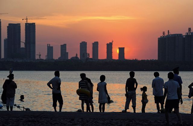 很多中國老百姓靠自己一輩子的積蓄也買不起一套住房。Getty Images