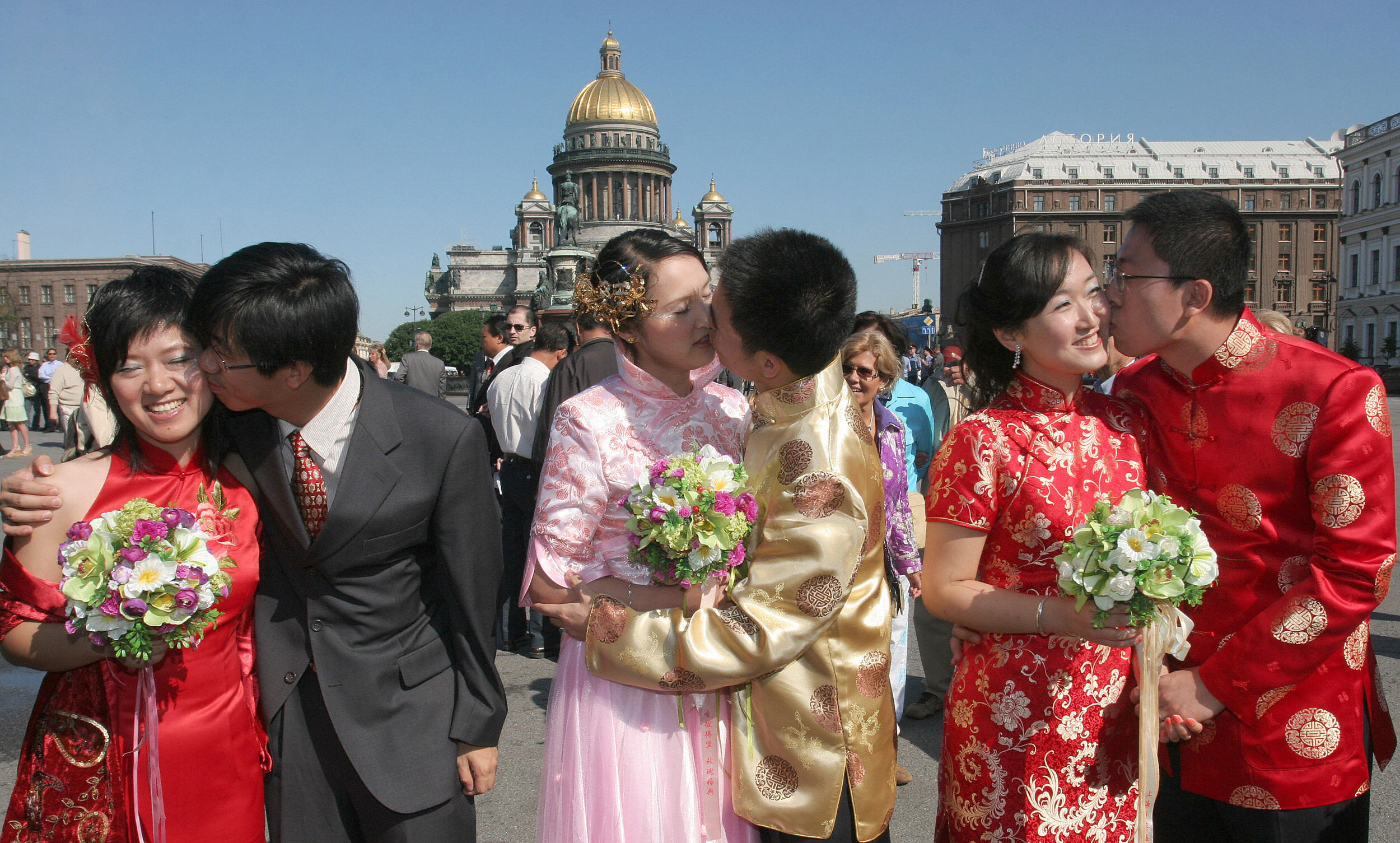 今年8月8日上海市结婚登记人数创历史纪录，奥运才过2个月，已经有百对新人办离婚。