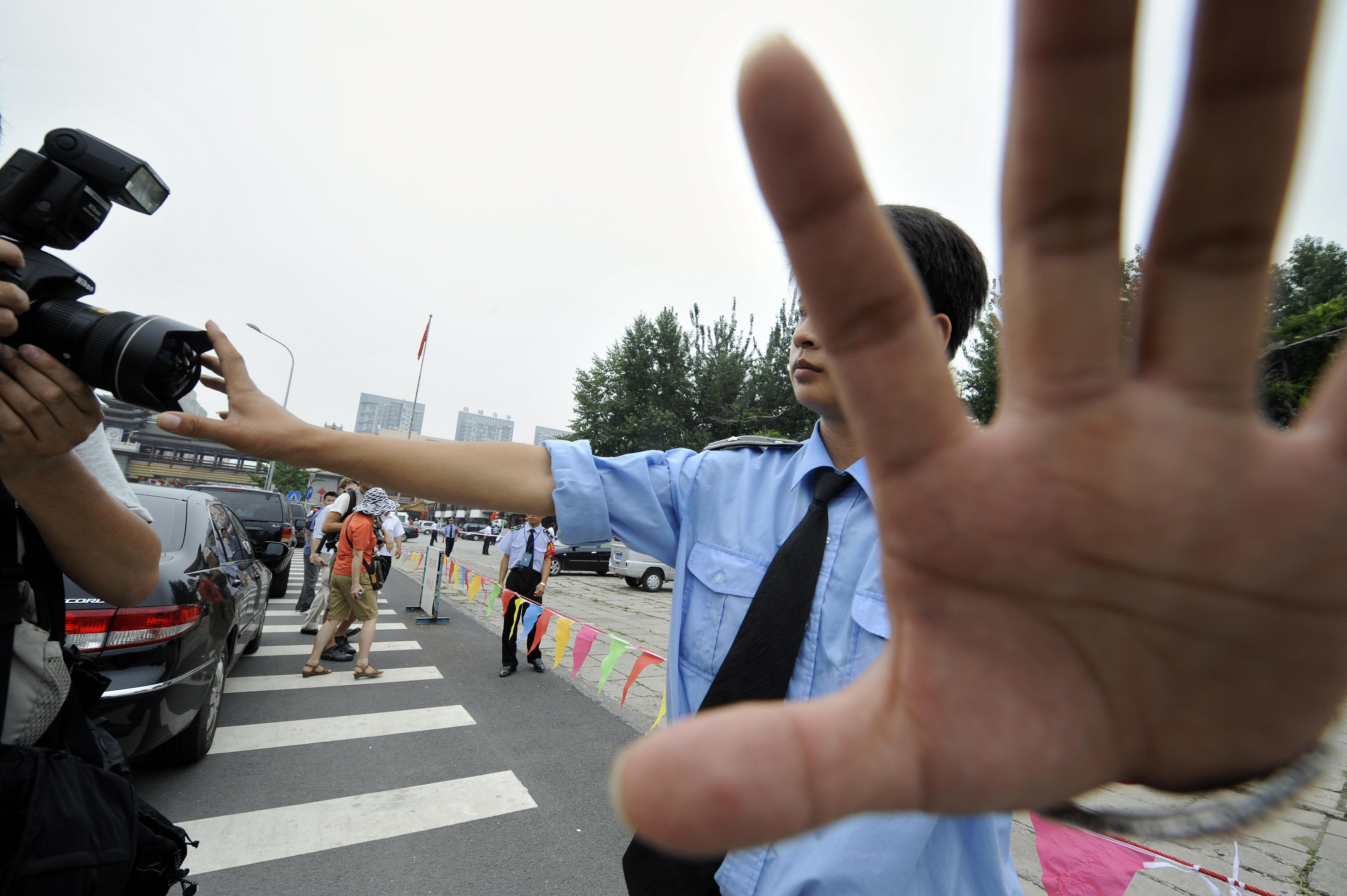 京奧週年日當天，駐華外國記者協會發表聲明，批評中共政權繼續對外國記者和被採訪對象進行騷擾和恐嚇，違背了舉辦奧運會時開放新聞採訪的承諾。