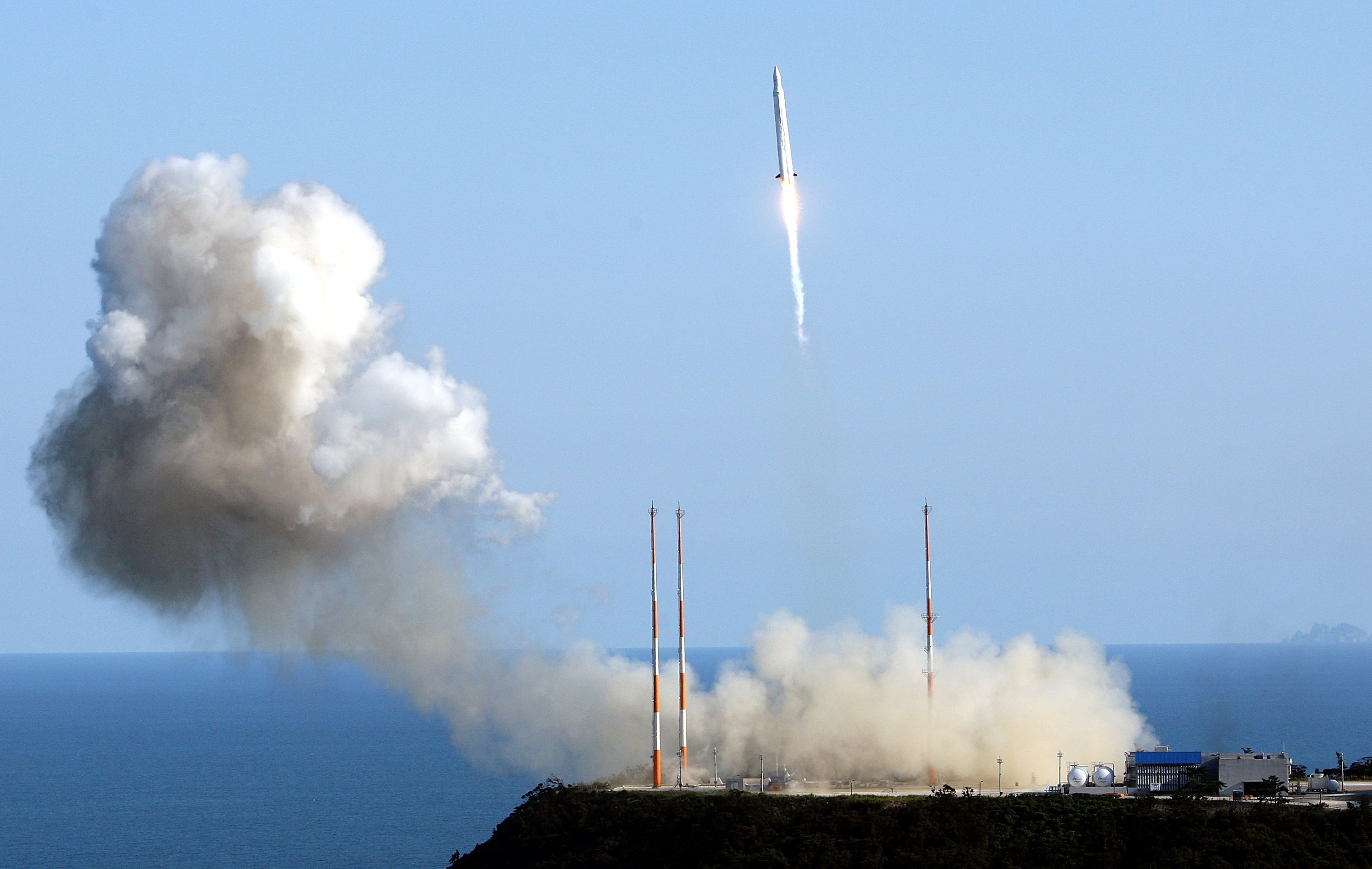 南韓在羅老號火箭的投資超過4億美元，可惜升空後只達成一半任務。