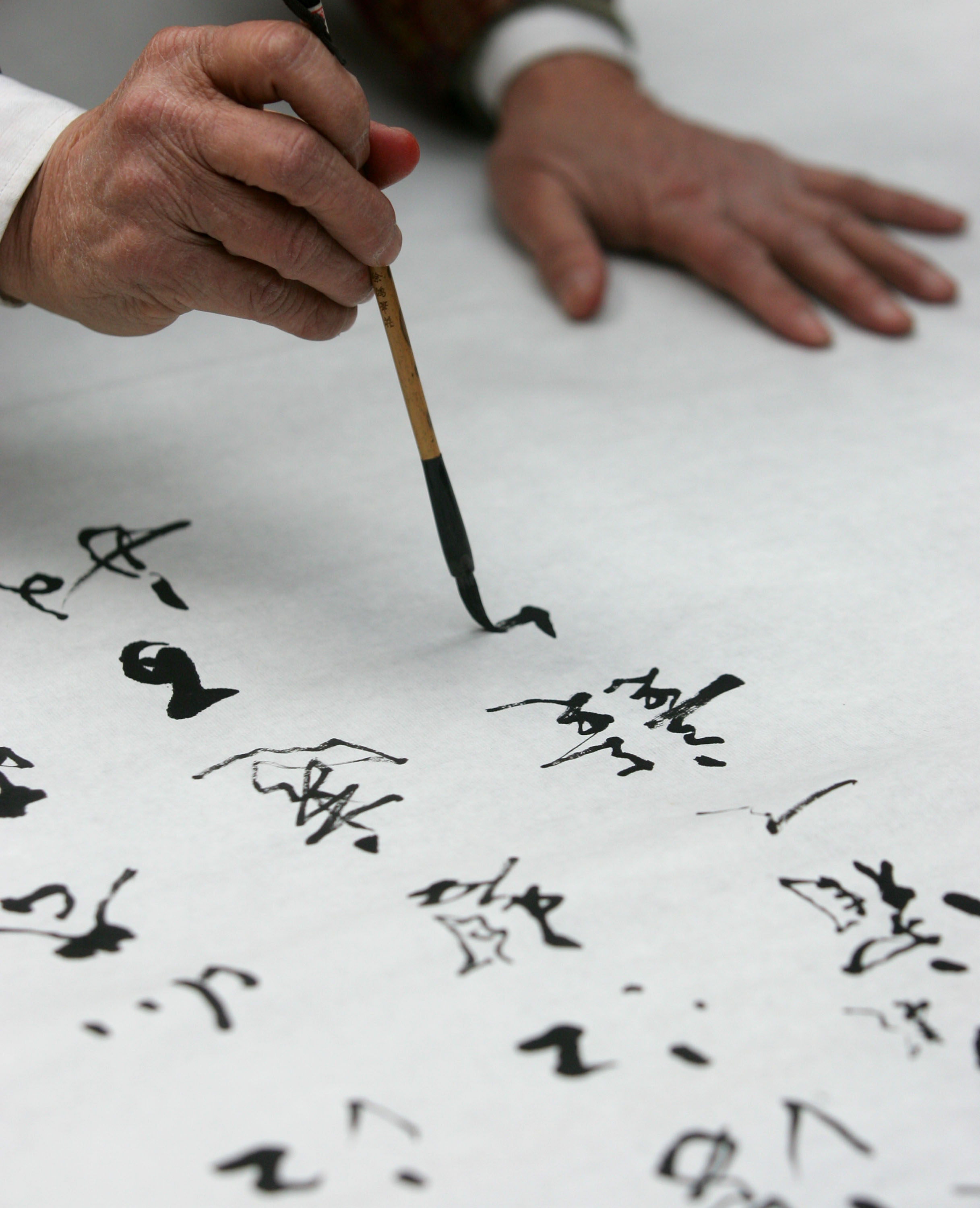 汉字不仅是世界三大古老文字之一，更是唯一现代人仍在使用的象形、形声、会意字体。