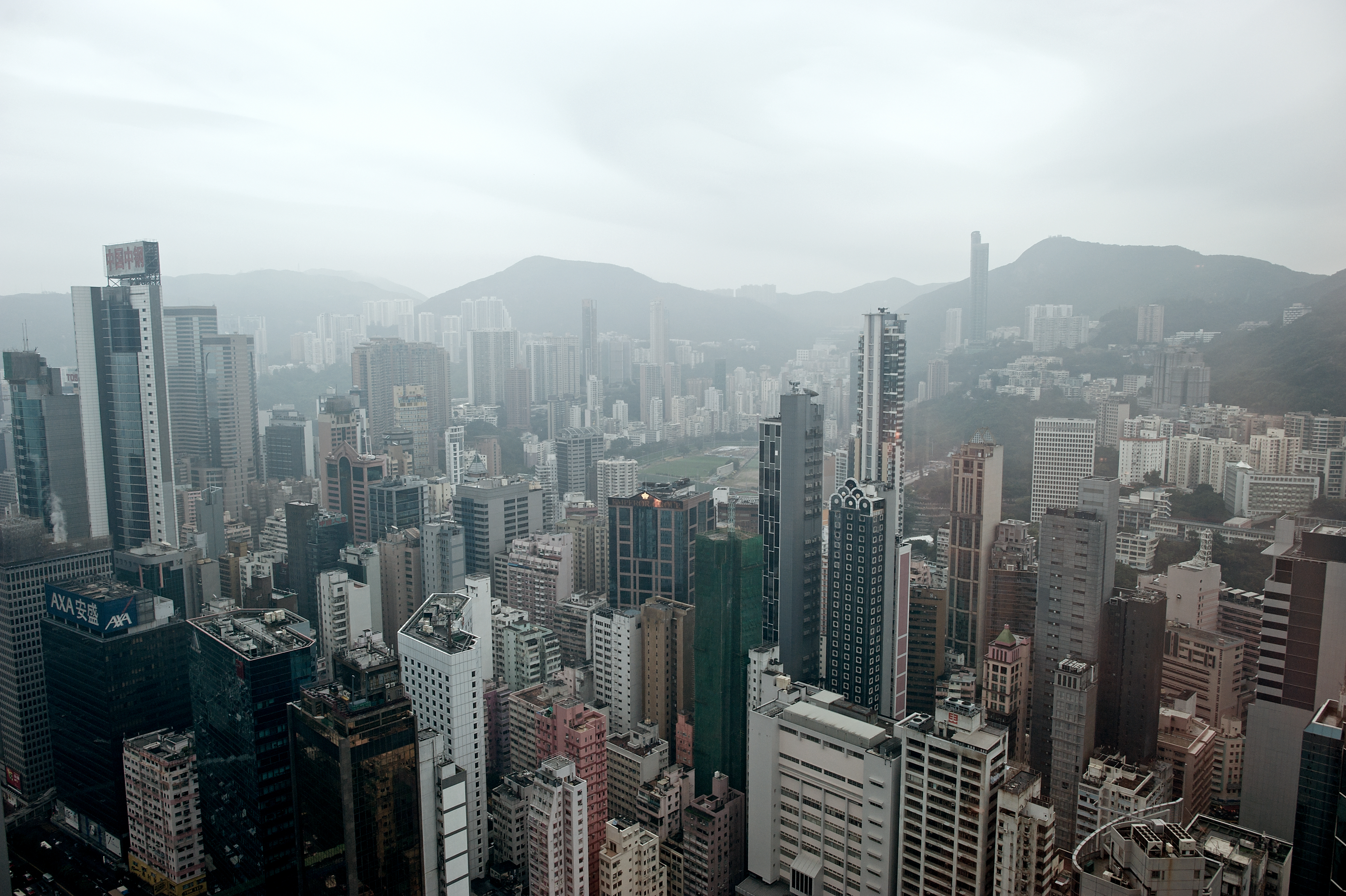 東方之珠香港市區高聳的大樓。