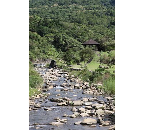 遠望坑親水公園 綠意層層漫山野