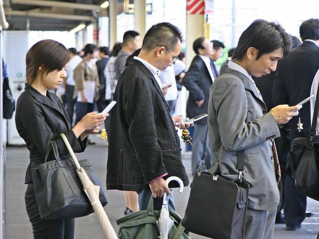 日本電車族 「卡位」有訣竅