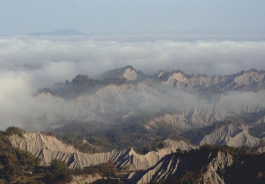 308高地賞雲海 遠眺草山月世界