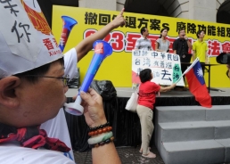 泛民分裂，北京獨贏？